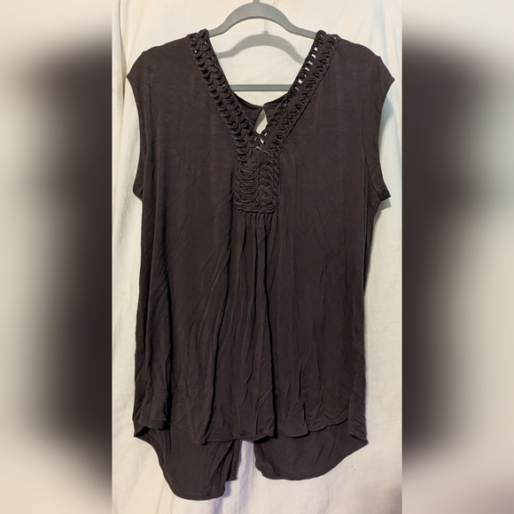 A Pea in the Pod Dark Gray Sleeveless Top - Picture 1 of 3